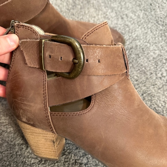 **Vionic Booties** - Picture 4 of 6